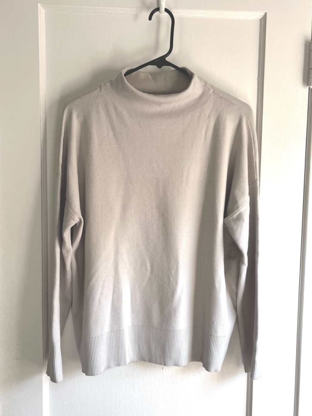 BR Oversized Turtleneck Light Grey